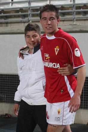 Dani Aquino, con su hermano menor. Foto: La Verdad