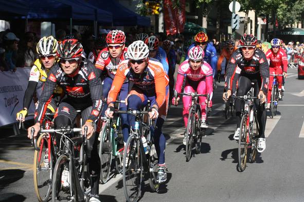 El corredor murciano del equipo Caisse d'Epargne Alejandro Valverde ganó hoy el Criterium Ciclista de Murcia, prueba que pone punto y final a la temporada en tierras regionales